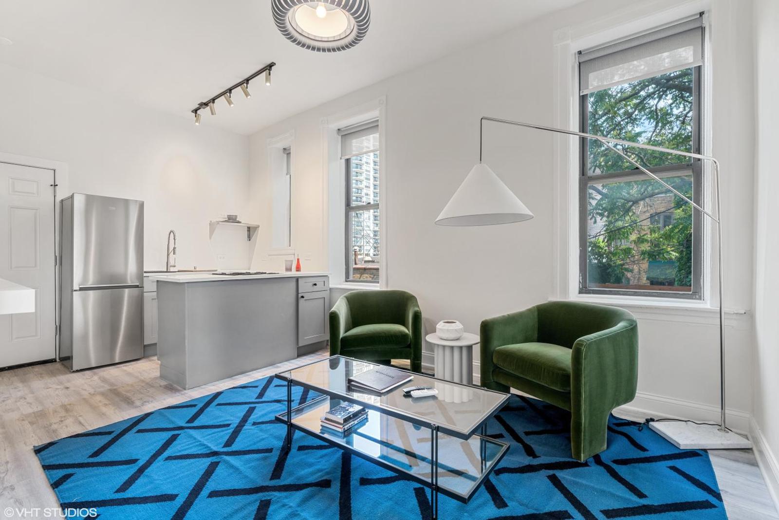 One Bedroom Suite in East Lincoln Park Main image 1